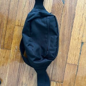 Discontinued Girlfriend collective recycled belt bag